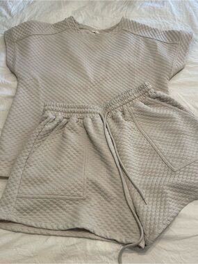 JODIFL Quilted Short Sleeve Top Set - Light Beige